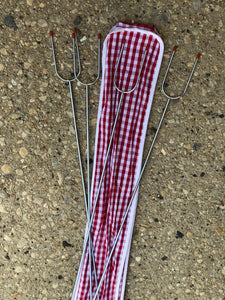 Set Of 4 Hot Dog & Marshmallow Forks With Gingham Carry Bag close up top view of fork tines