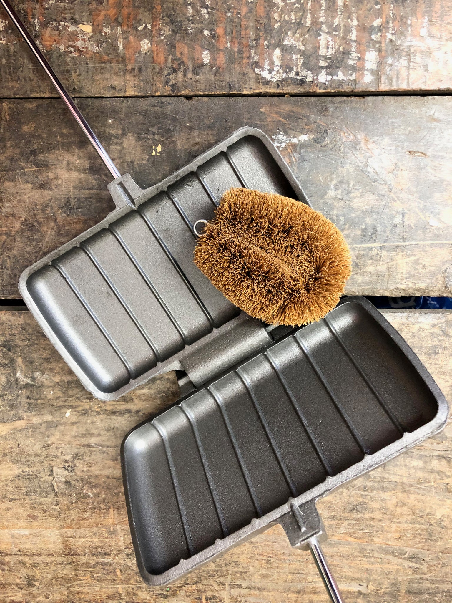 Cast Iron Seasoning Oil and Tawashi Scrubbing Brush Combo