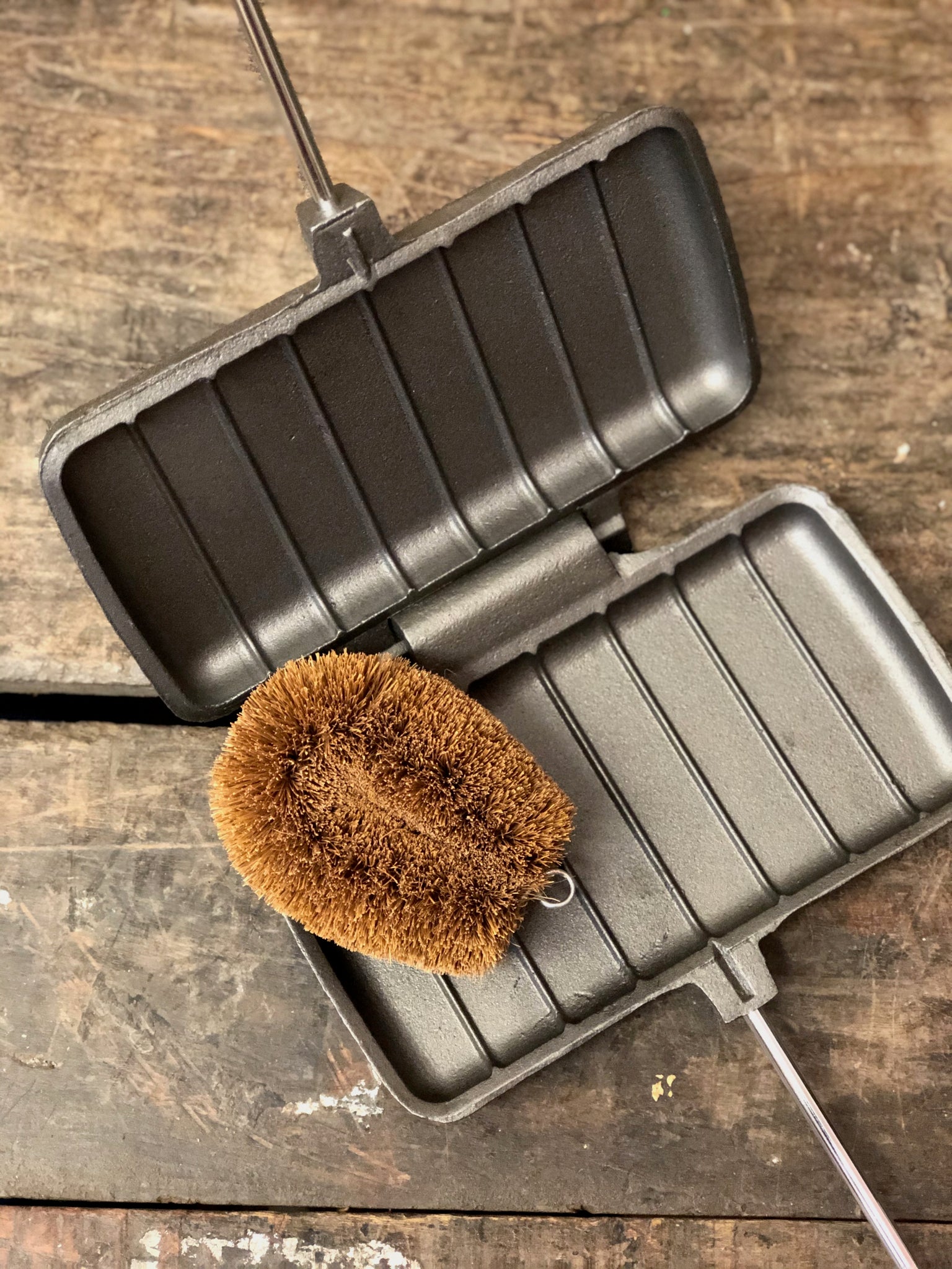Tawashi-style Scrub Brush, Traditional 4-Inch Natural Coir Bristle